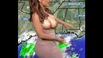 Jackie guerrido en minifalda