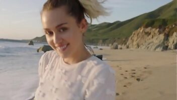 Miley cyrus beach