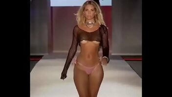 Modelos modelando sin ropa - Videos XXX | Porno Gratis