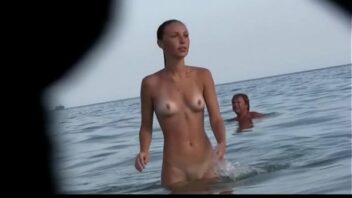 Amateur beach nude