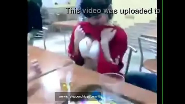 Morrita enseña tetas - Videos XXX | Porno Gratis