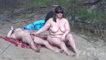 Mujeres desnudas playa