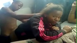 Travieso esta nueva chica en el menage con dos amigos