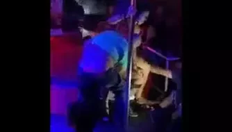 Video para adultos de Brasil que muestra a Kid Cane Fucking Elisa Sanches en un club nocturno