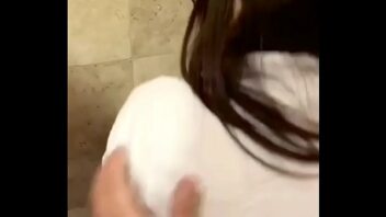 Video porno en el baño