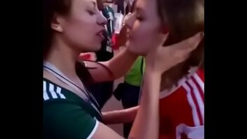 Fotos besos entre chicas