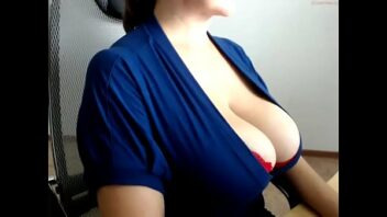 Huge tits cleavage