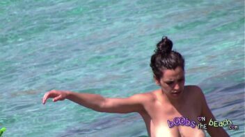 Mar saura topless