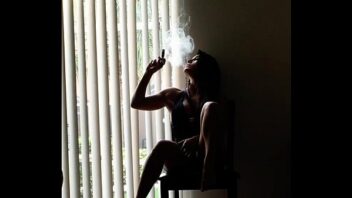 Mujeres lindas fumando