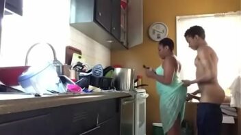 Negras follando en la cocina