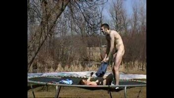 Saltadoras de trampolin desnudas