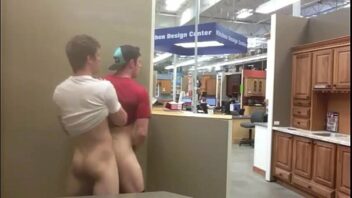 Sex gay in public