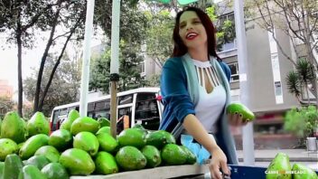 Una camarera colombiana follando por dinero