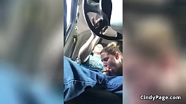 Camionero travieso consiguiendo una mamada