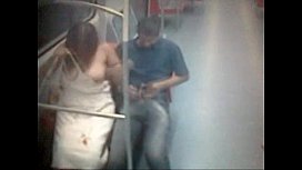 Videos de sexo en el tren entre una chica caliente y un bien dotado