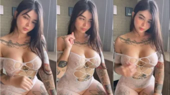SmolJessi en lencería en OnlyFans, erótica y sensual