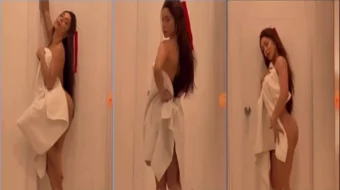 La cantante, conocida también como La Materialista, aparece sensual y provocadora envuelta en una toalla