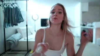 Caroline Zalog, influencer de YouTube, tiene un video filtrado de aceite corporal sin ropa