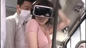 Prostituta japonesa siendo cogida en el bus