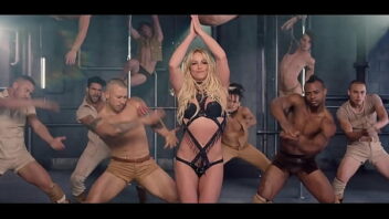 Britney Spears posa completamente desnuda en la playa