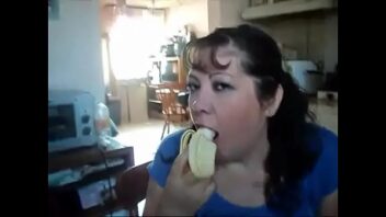 Chupando banana