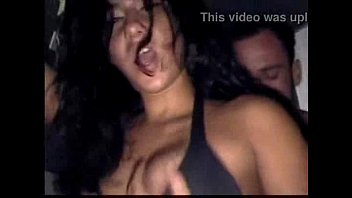 Sexo marcado en el balón funk con hermosa morena