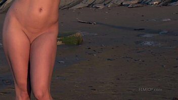Babe nude beach