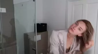 Sanne Vloot Nip Slip