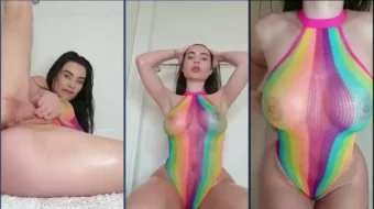 Video porno filtrado de Lana Rhoades masturbandose