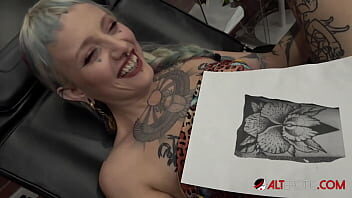 Gra argenta tatuaje