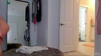 Alinity muestra su figura en bikini en un video filtrado de pago por visión