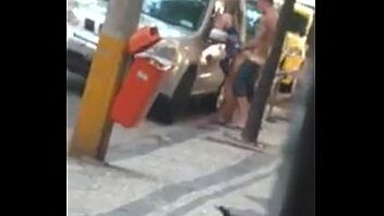 Atrapado sexo carnaval con bastardos golpeando en la calle