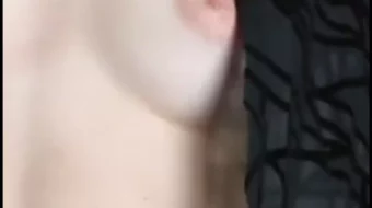 Caroline Zalog, coño y nip resbalón
