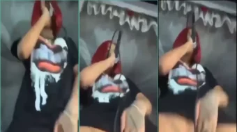 La Femme Fatale acariciándose en todo su esplendor sobre el escenario