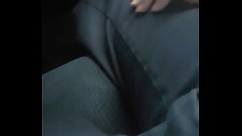 Taxista se masturba en el carro