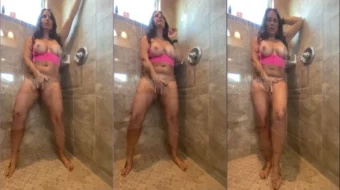 Victoria Jay se graba en un vídeo filtrado en el que se masturba en la ducha