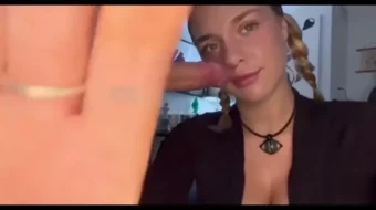 Vídeo porno de Gabbie Carter realizando una mamada profunda