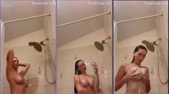 Cecilia Rose se muestra desnuda duchándose en OnlyFans