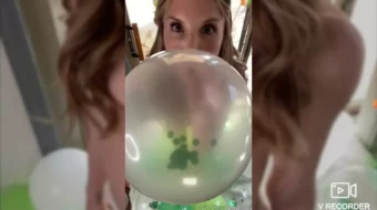 Se filtró un video porno de Piper Perri desnuda jugando con un consolador en el Día de San Patricio