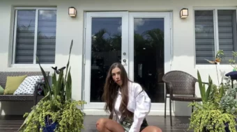 Se filtró un video de la sesión de fotos donde Anllela Sagra desliza un pezón