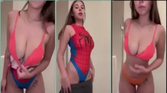 Sophie divierte interpretando bromas en un video de cosplay de Spiderman