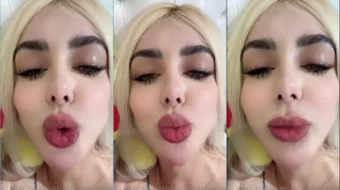 Adriana Alencar manda beso especial a sus fans