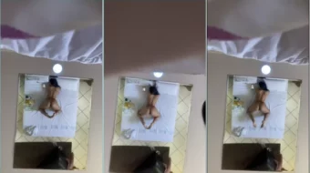 Bruna Iork bailando desnuda con las nalgas al descubierto sobre la cama, reflejada en el espejo