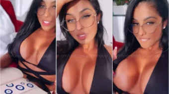 Cah Inácio mostrando su cuerpo en bikini