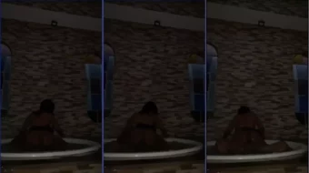 Chica fue captada en acción en la web divirtiéndose en el jacuzzi