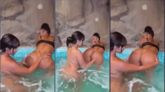 Erika Souza divirtiéndose con el enano en la bañera