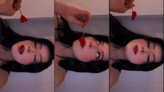 Gabriella Manhaez aparece provocativamente chupando una paleta