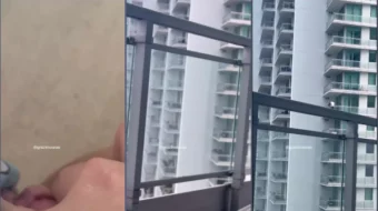 Grazi Mourão tocándose el coño en el balcón del edificio
