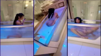 Lua Lolite mostrando su maravilloso y delicioso coño durante la ducha