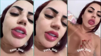 Vídeos de Leydinha Livia masturbándose con un coño muy húmedo